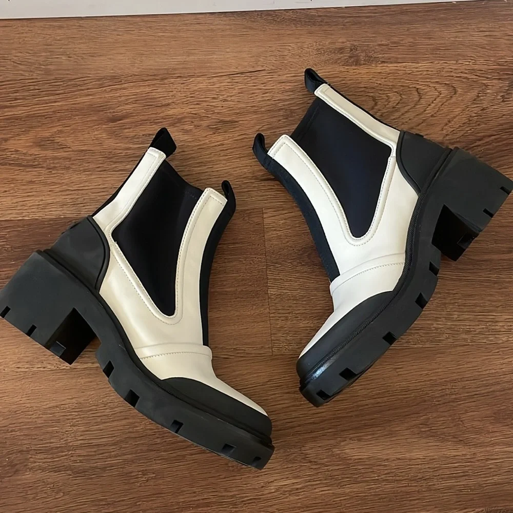 New Tory Burch Lug Sole Chelsea Boots